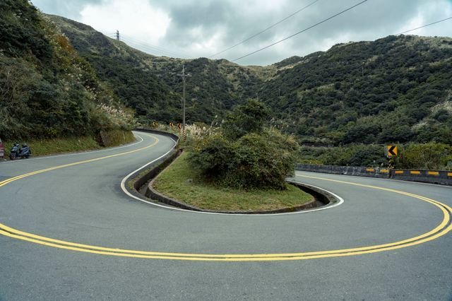 A winding road ahead, representing the stages of an injury claim.